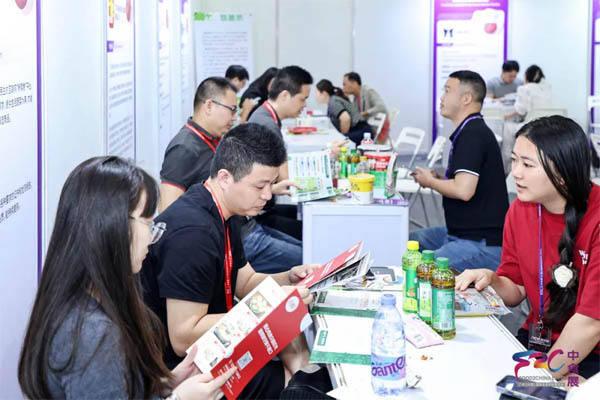 中食展现场洽谈